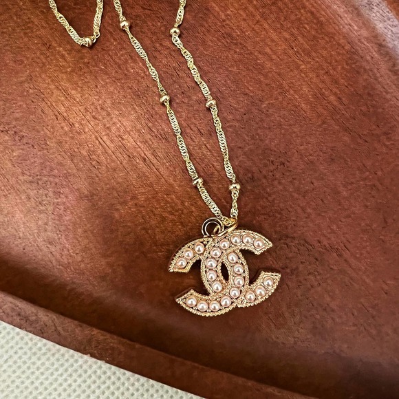 Upcycled Authentic CHANEL Pearl CC Pendant - Picture 2 of 6
